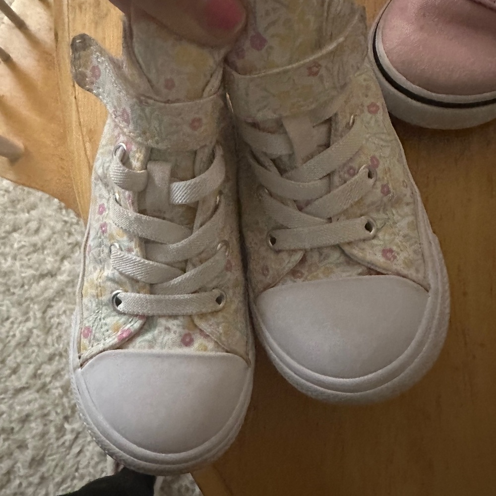 Floral converse high tops
